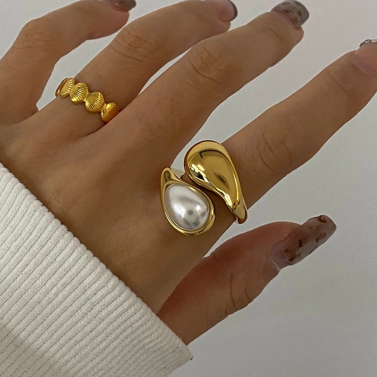 Youthway Vintage Statement Gold Plated Stainless Steel Natural Stone Imitation Pearl Smooth Ring for Unisex Fashion Jewelry New
